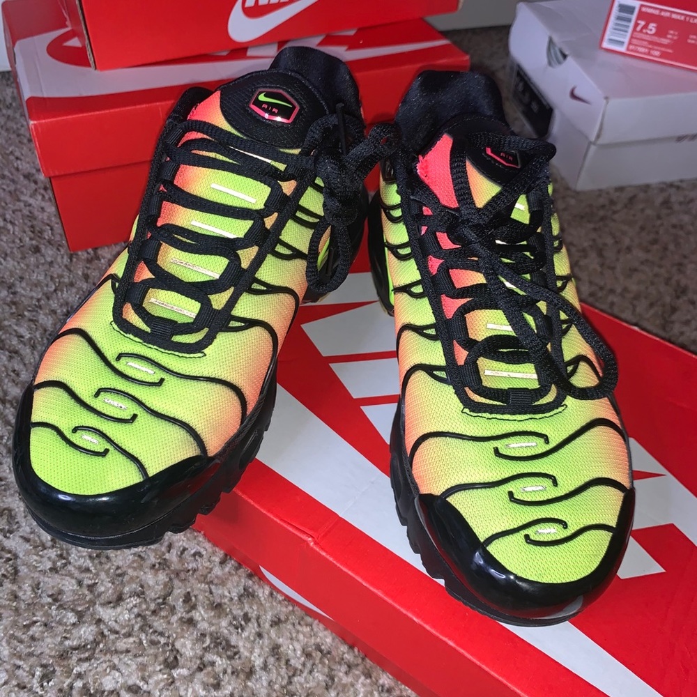 Women’s air maxes